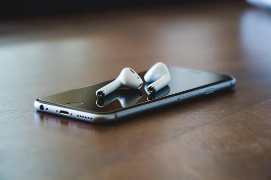 Comment charger AirPods avec iPhone 15 en toute simplicité ?