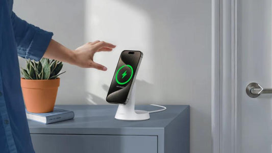 Comparaison entre la charge sans fil et la charge filaire