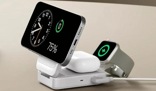 Chargement des Airpods Pro sur le chargeur sans fil 3-en-1 d'Anker