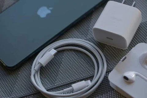 L'iPhone 13 est-il livré avec un chargeur ? | Découvrez un choix durable pour iPhone