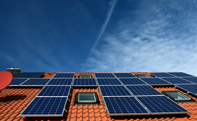 Quel est le coût d'un système solaire sur le toit en 2025 et devriez-vous en obtenir un ?