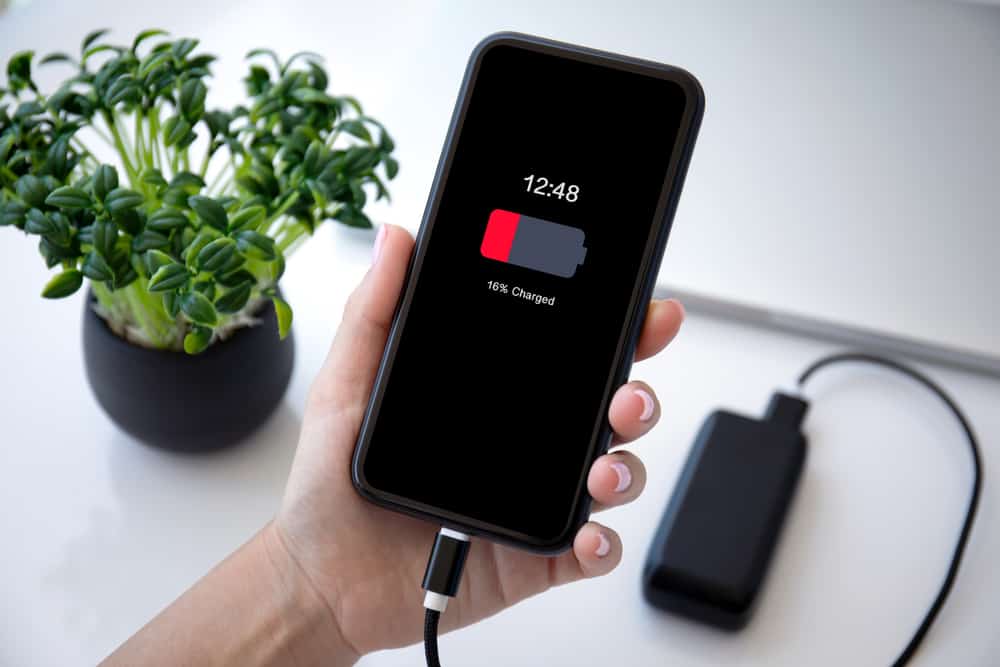 Pourquoi Mon Téléphone Se Charge-t-il Si Lentement ? Comprendre les Causes et les Solutions