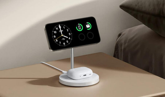 un téléphone qui se charge sans fil