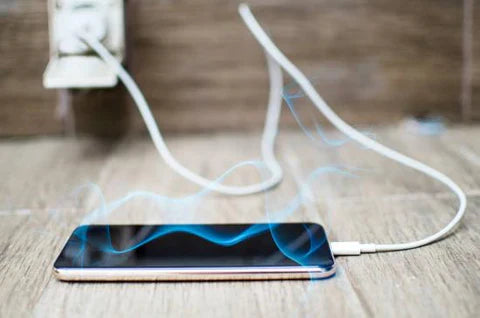 Pourquoi mon téléphone chauffe-t-il pendant la charge ?