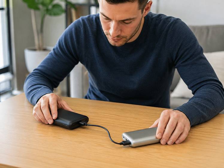 Recharger une batterie externe avec une batterie externe
