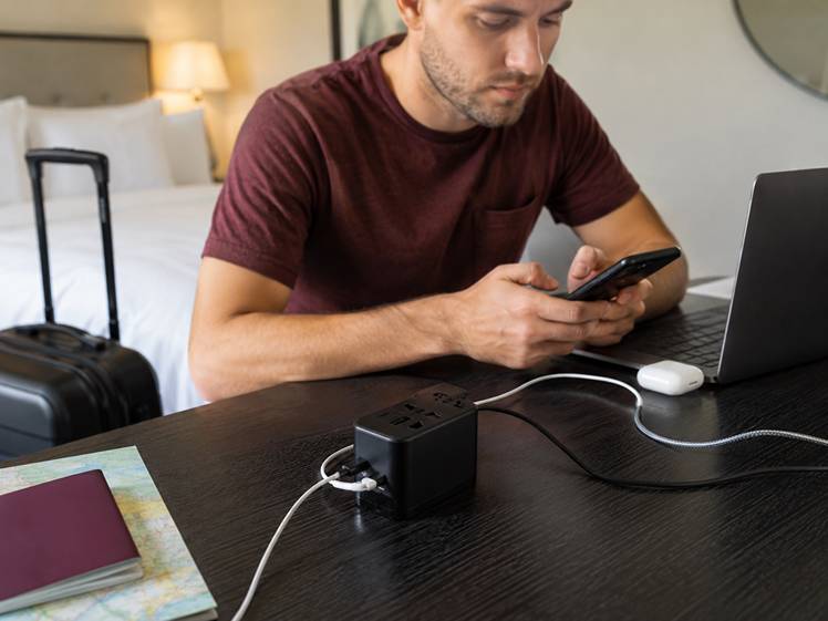 Adaptateur de voyage universel