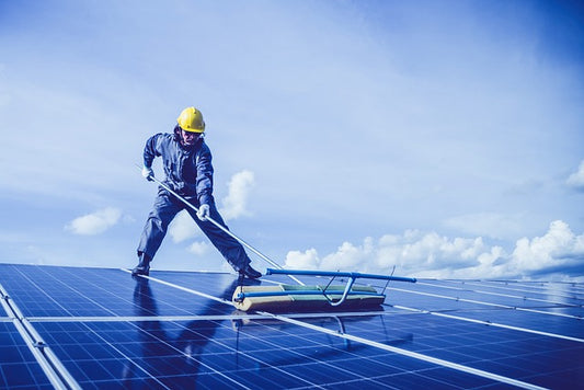 Guide de maintenance : La bonne façon de nettoyer l’installation solaire