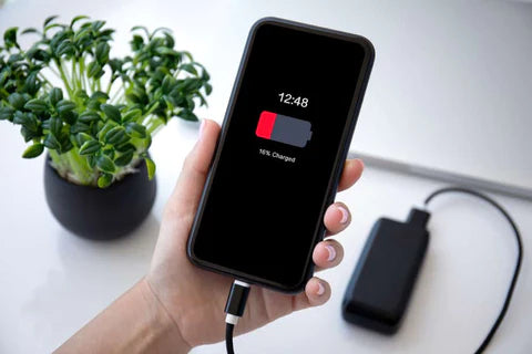 Pourquoi la batterie de mon téléphone se décharge vite ? Solutions et conseils pratiques