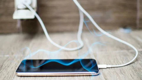 Pourquoi mon chargeur chauffe-t-il et comment le garder au frais ? Un guide complet