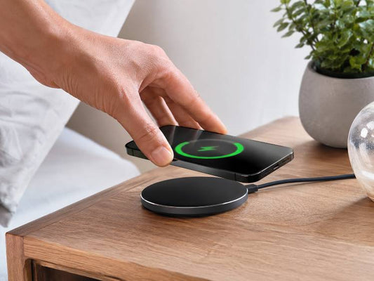 Recharge sans fil Qi : fonctionnement, compatibilité et choix